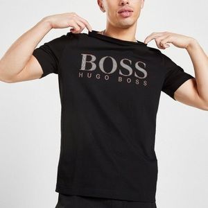 Black hugo boss logo tshirt